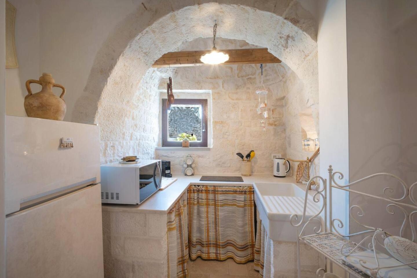 Valle D'Itria Trulli E Alcova Mikael Cisternino Exterior photo